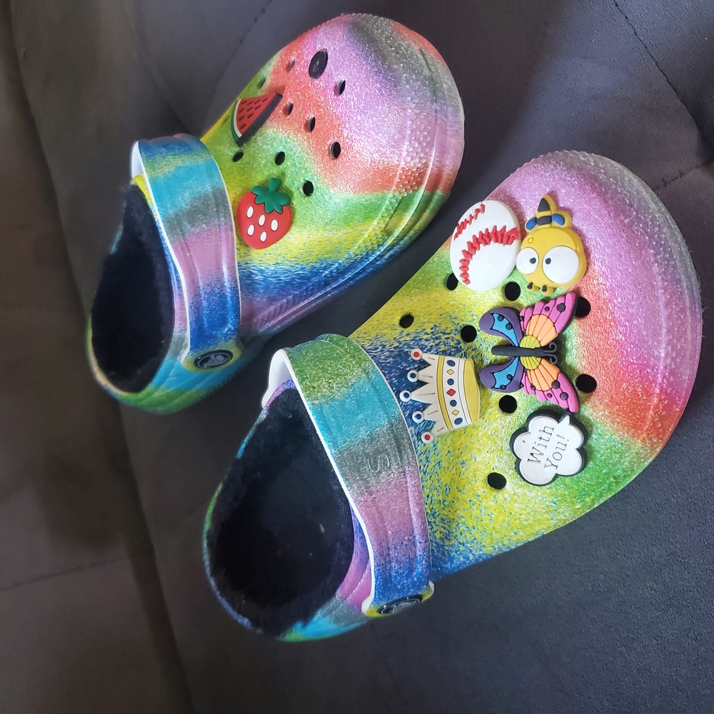 Colorful Kids Clogs with Fun Charms - Picture 2 of 2